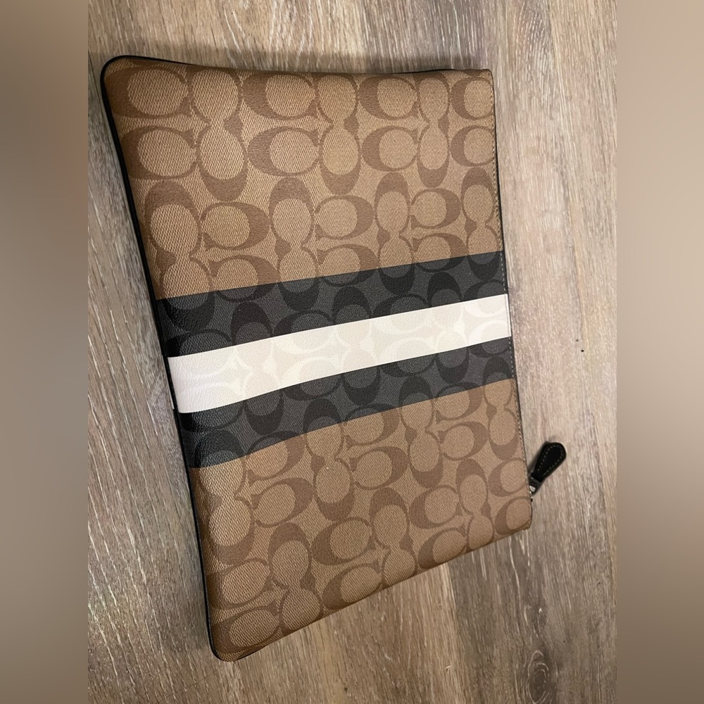coach pouch